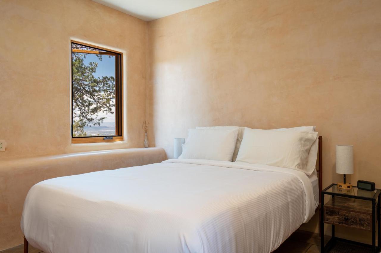 Santa Fe Ridgetop Retreat With 2 Hot Tubs And Views 외부 사진